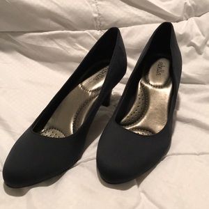 Abella Navy Blue Pumps - Size 7 New
